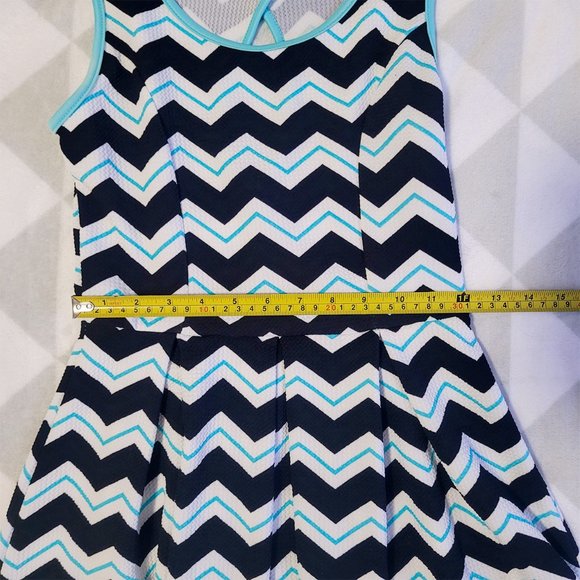 Colorful Sleeveless Dress, Zigzag Pattern Mini Dress, Size S - Picture 5 of 5